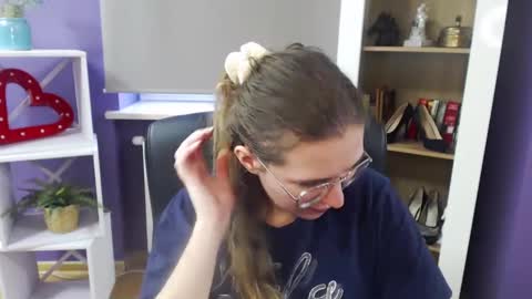 Z O E Y online show from February 4, 8:56 am