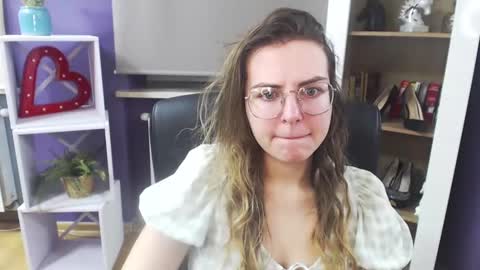 Z O E Y online show from February 6, 5:35 am