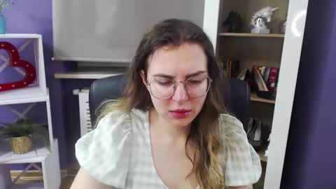 Z O E Y online show from February 10, 5:25 am