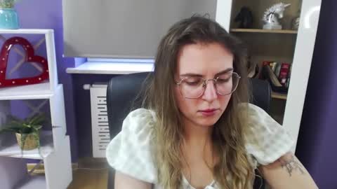 Z O E Y online show from February 11, 8:48 am