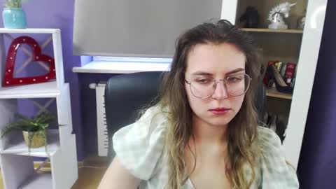 Z O E Y online show from February 11, 11:54 am