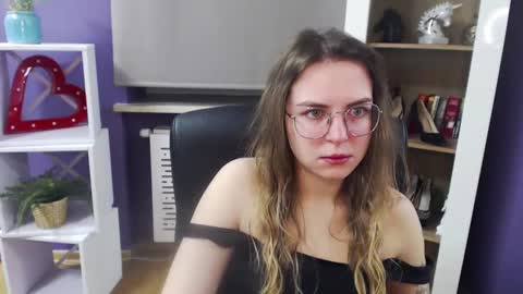 Z O E Y online show from February 12, 5:37 am