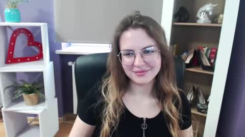 Z O E Y online show from March 7, 9:18 am