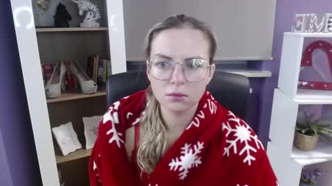 Z O E Y online show from September 17, 4:25 am