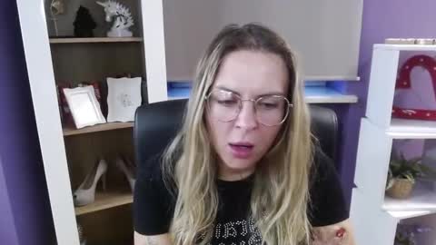 Z O E Y online show from October 3, 5:15 am