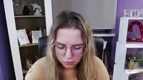 Z O E Y online show from October 9, 4:54 am