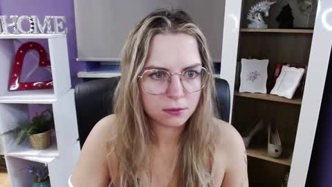 Z O E Y online show from October 28, 5:44 am