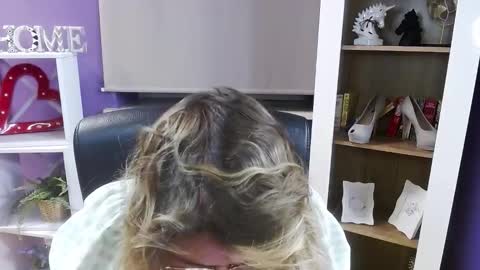 Z O E Y online show from January 6, 5:33 am