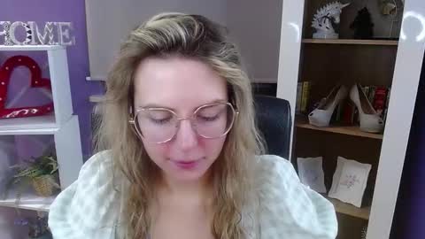 Z O E Y online show from January 15, 5:45 am