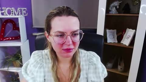 Z O E Y online show from January 16, 6:39 am