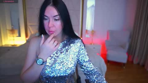 blacksilkqueen online show from December 14, 2:00 pm