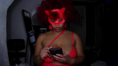 Queen Siren online show from December 5, 9:39 am
