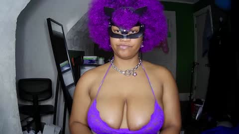 Queen Siren online show from December 6, 4:14 am