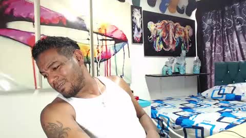 Snapshot of blade_foxx chatting on December 6, 6:39 pm Richard online show from December 6, 6:39 pm