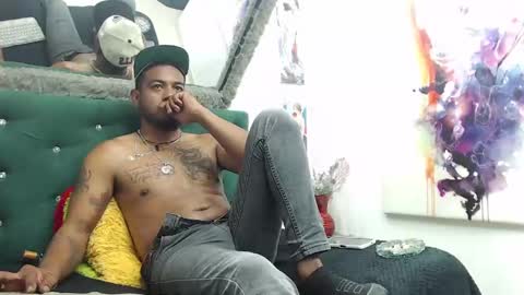 Snapshot of blade_foxx chatting on January 6, 12:05 am Richard online show from January 6, 12:05 am