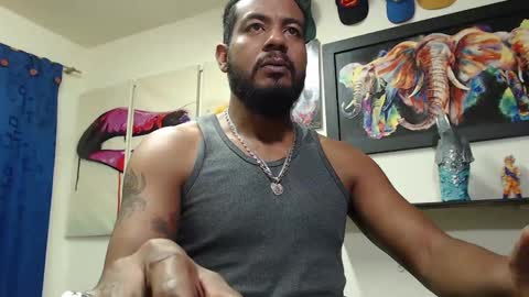 Snapshot of blade_foxx chatting on February 22, 4:51 am Richard online show from February 22, 4:51 am