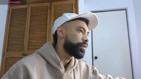 blade_miller_ online show from June 4, 2:50 am