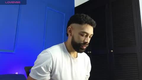 blade_miller_ online show from June 11, 12:36 pm
