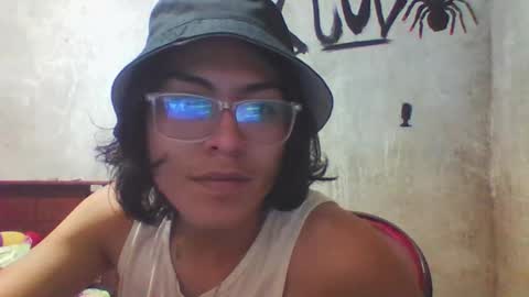 Snapshot of blade_sensual chatting on November 6, 4:13 am blade_sensual online show from November 6, 4:13 am