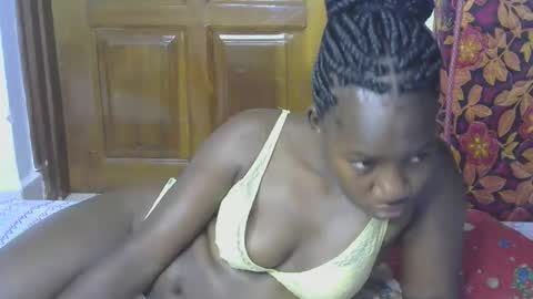 Snapshot of blahkbeauty chatting on October 17, 7:05 pm VIVIAN online show from October 17, 7:05 pm