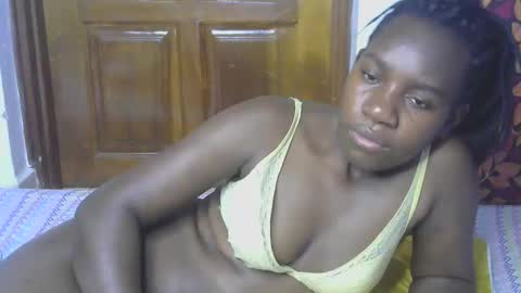 Snapshot of blahkbeauty chatting on October 26, 5:30 pm VIVIAN online show from October 26, 5:30 pm