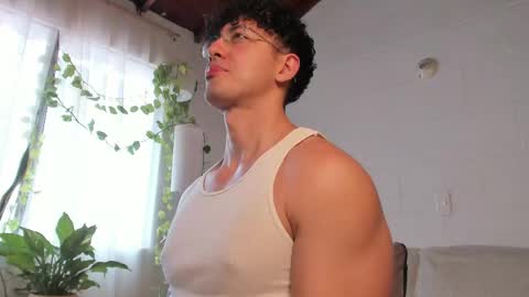 Snapshot of blake_levi chatting on April 13, 4:23 pm Blake Levi Independent Model online show from April 13, 4:23 pm
