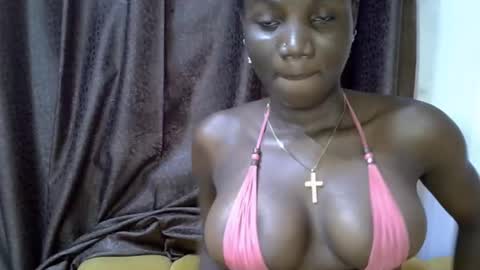 Snapshot of blaq_melanin chatting on November 19, 8:03 am nikky00 online show from November 19, 8:03 am