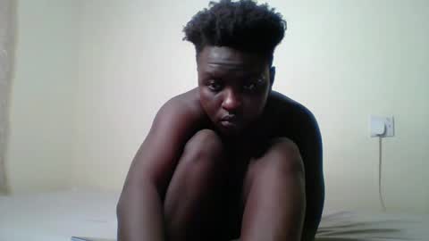 Snapshot of blaq_pearl chatting on March 18, 7:39 pm blaq_pearl online show from March 18, 7:39 pm