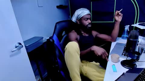 Snapshot of blaqjay chatting on February 6, 5:30 pm BlaqJay online show from February 6, 5:30 pm