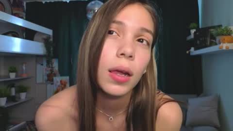 Snapshot of bless_mee chatting on May 19, 1:56 am Mia online show from May 19, 1:56 am