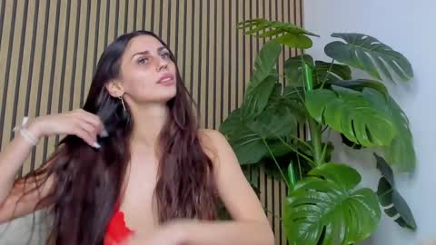 Snapshot of blessedwithbust chatting on March 15, 8:04 pm Khlloe online show from March 15, 8:04 pm