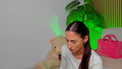 Snapshot of blessedwithbust chatting on March 25, 7:20 pm Khlloe online show from March 25, 7:20 pm