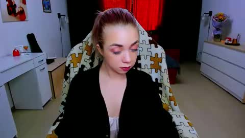 Snapshot of blinkofeyess chatting on February 5, 9:15 am Nicole online show from February 5, 9:15 am
