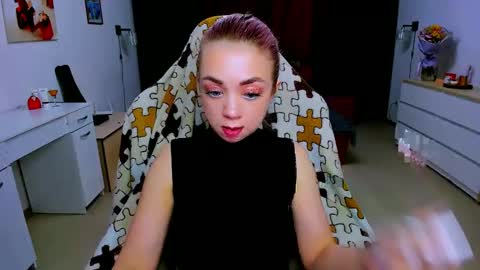 Snapshot of blinkofeyess chatting on February 5, 12:17 pm Nicole online show from February 5, 12:17 pm