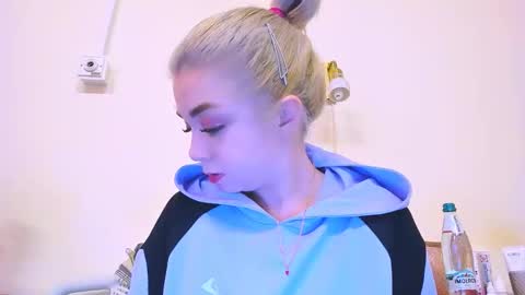 Snapshot of blinkofeyess chatting on February 25, 2:44 pm Nicole online show from February 25, 2:44 pm