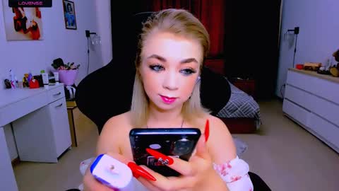 Snapshot of blinkofeyess chatting on September 11, 7:08 am Nicole online show from September 11, 7:08 am