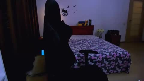 Nicole online show from November 17, 3:07 pm