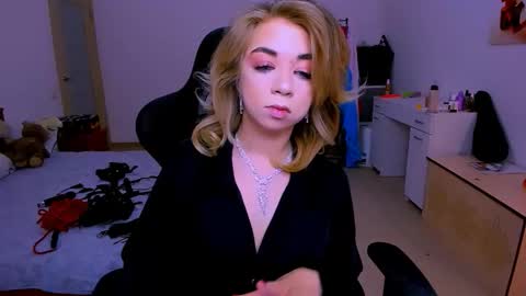 Nicole online show from February 5, 4:39 am