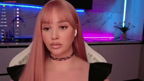 Snapshot of blond_diamond chatting on September 22, 7:43 am Lana online show from September 22, 7:43 am