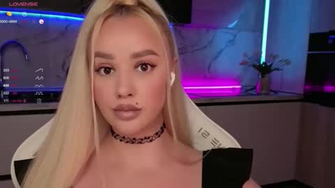 Snapshot of blond_diamond chatting on September 23, 11:57 am Lana online show from September 23, 11:57 am