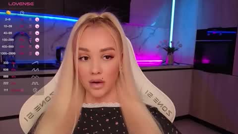 Snapshot of blond_diamond chatting on October 20, 7:31 am Lana online show from October 20, 7:31 am