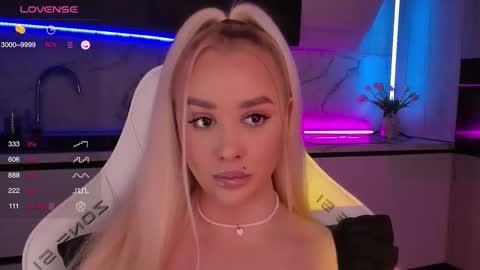 Snapshot of blond_diamond chatting on October 26, 7:14 am Lana online show from October 26, 7:14 am