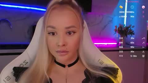 Snapshot of blond_diamond chatting on December 3, 7:38 am Lana online show from December 3, 7:38 am