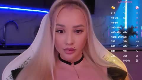 Snapshot of blond_diamond chatting on December 16, 1:10 am Lana online show from December 16, 1:10 am