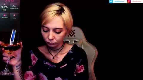 blond_ice_ann online show from June 17, 5:03 pm