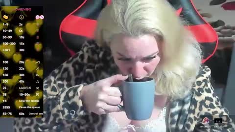 Snapshot of blond_ledi chatting on March 3, 5:07 pm blond_ledi online show from March 3, 5:07 pm