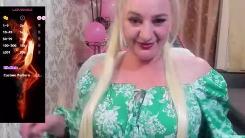 Snapshot of blond_ledi chatting on March 12, 8:10 pm blond_ledi online show from March 12, 8:10 pm
