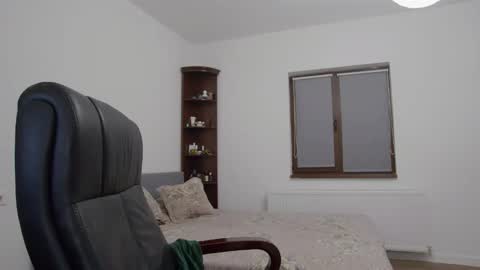 Snapshot of blonde4pasion chatting on December 5, 5:04 am blonde4pasion online show from December 5, 5:04 am