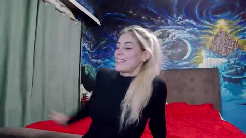 Snapshot of blonde4pasion chatting on December 26, 5:51 pm blonde4pasion online show from December 26, 5:51 pm