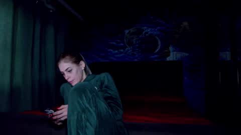 Snapshot of blonde4pasion chatting on January 14, 2:32 pm blonde4pasion online show from January 14, 2:32 pm